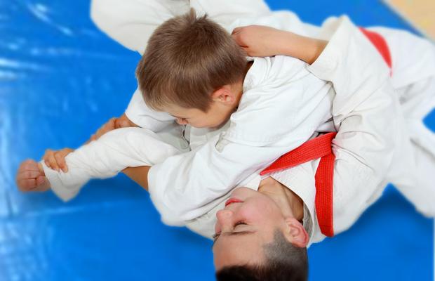 Os Árbitros De Jiu Jitsu Devem Interromper Lutas De Crianças Diante De Golpes Encaixados?